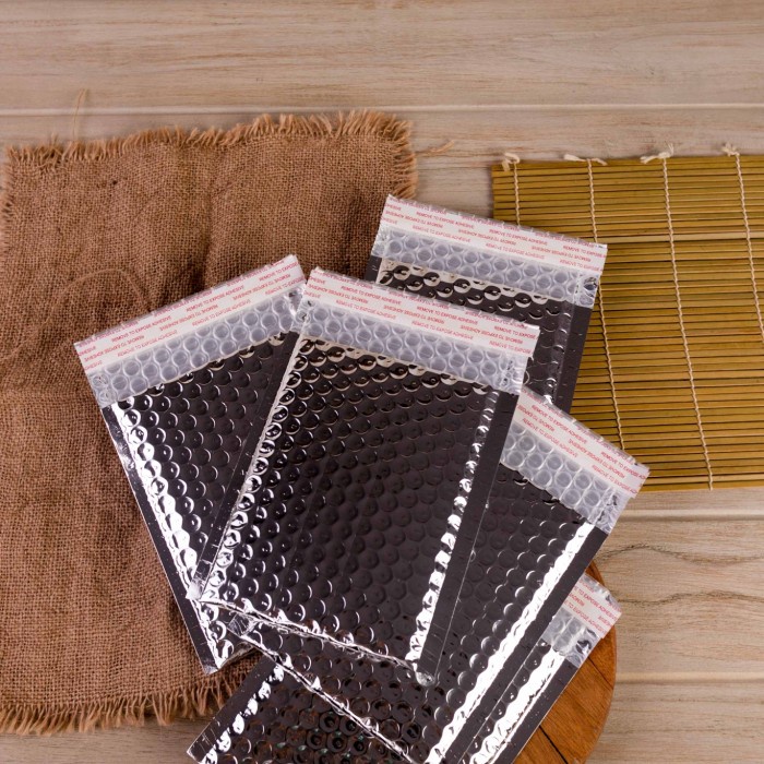 

Menyurat-Surat- Bubble Wrap Envelope Packaging Amplop Plastik Pengiriman Barang 28*20 -Surat-