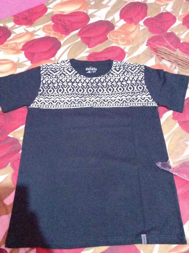 Kaos / T-shirt Details Biru Tua / Navy Corak Batik (100% Katun)