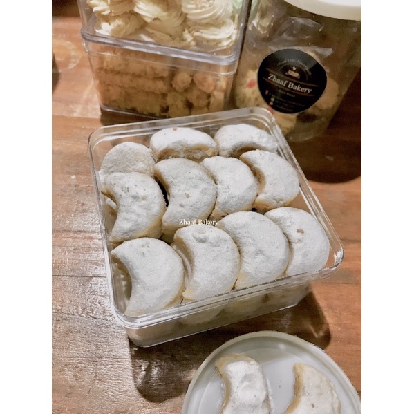 

PUTRI SALJU by Zhaaf Bakery