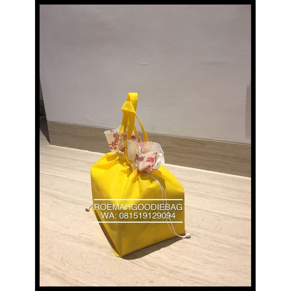 

Tas Spunbond Serut Kecil/Goodiebag/Souvenir/Tas Kain Spondbond/Tenteng Kualitas Premium