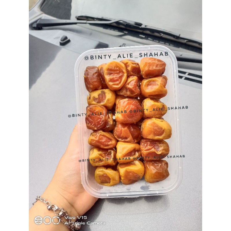 

kurma sukkari (MADU)