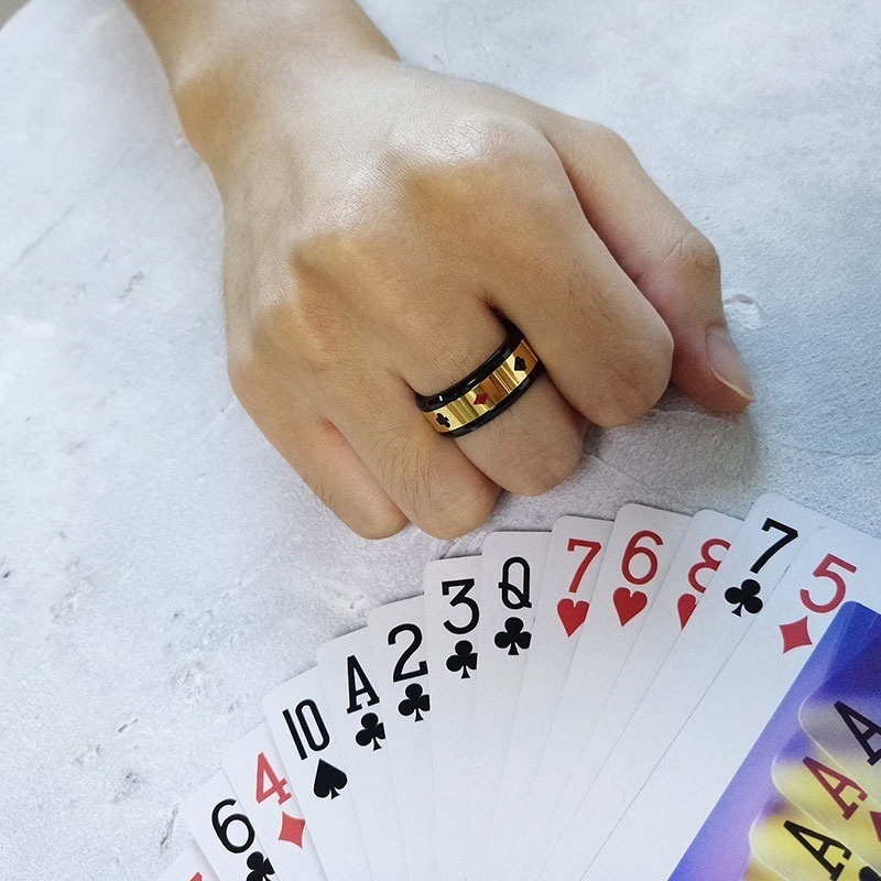 Cincin desain poker stainless steel bermata emas dan hitam yang dapat diputar Perhiasan fashion pria dan wanita