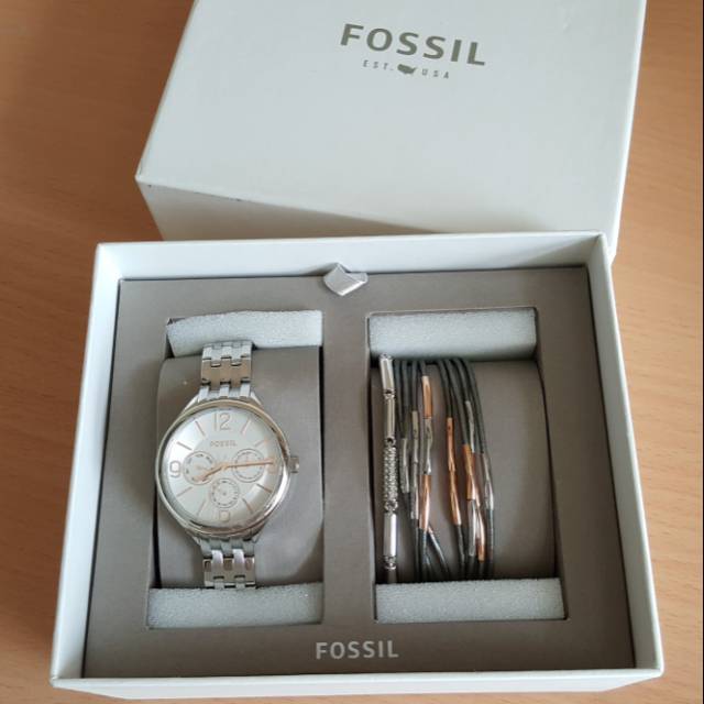 Fossil watch set with bracelet