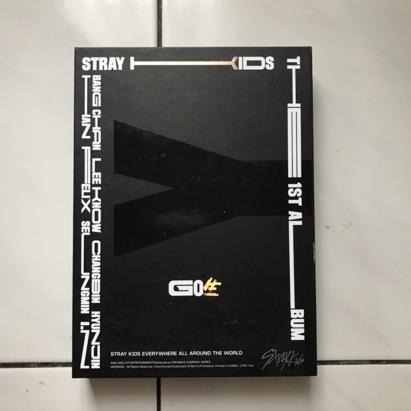 SHARING ALBUM STRAYKIDS - GO LIVE LIMITED EDITION