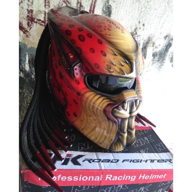 Helm predator
