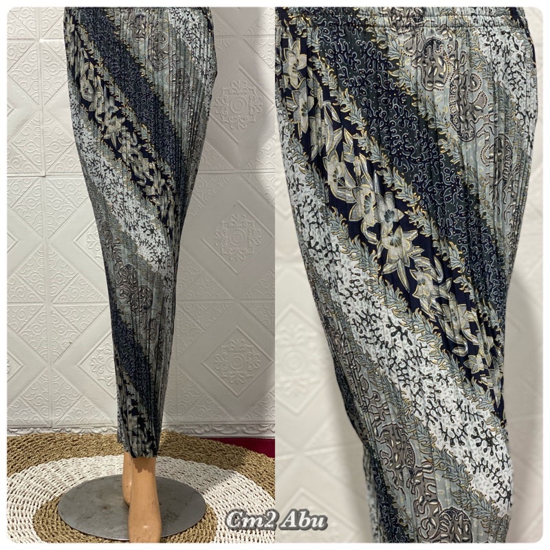 REAL PICT ROK PLISKET BATIK / ROK PLISKET / BAWAHAN KEBAYA / ROK KEBAYA / ROK WISUDA / MOTIF YI NAVY