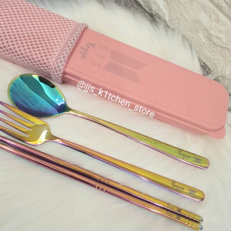 Set alat makan custom nama BTS sistem laser grafir.