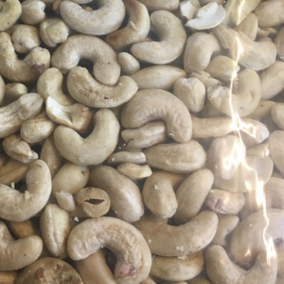 

Kacang Mete / Kacang Mede / Kacang Mente MENTAH Super Berkualitas 100g