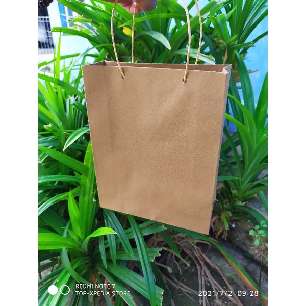 

Paperbag kraft coklat 135gsm P18xL6xT23 polos