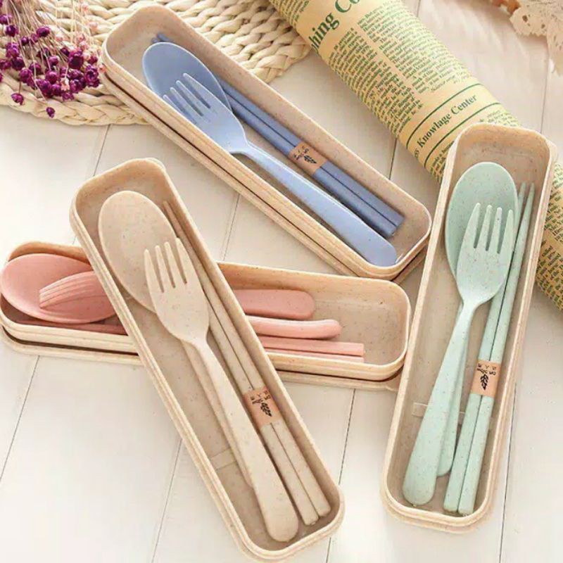 alat makan travel set plus wadah nya