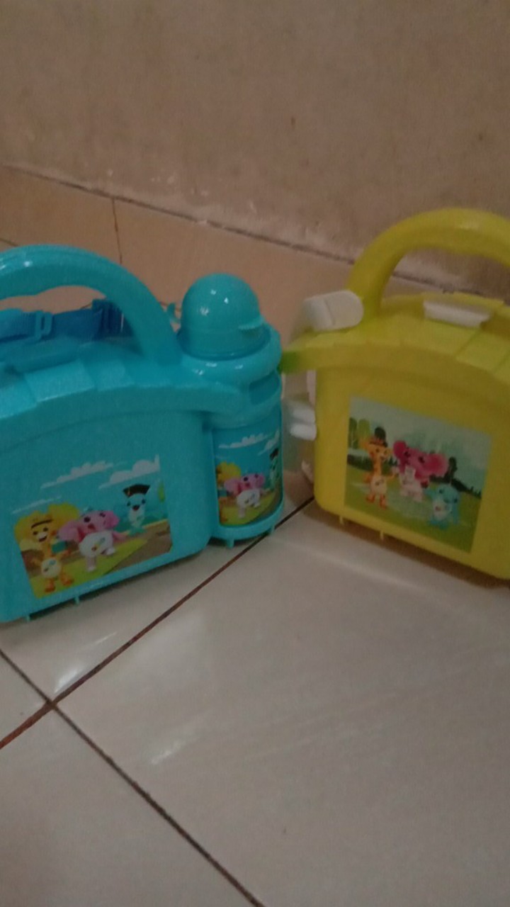 Lunch Set Tempat Makan Anak Frisian Flag