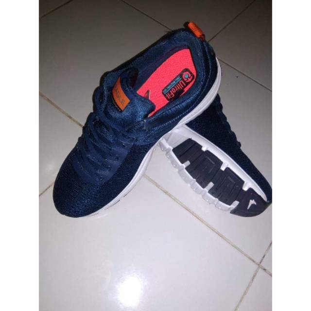 Sepatu eagle ori biru tua