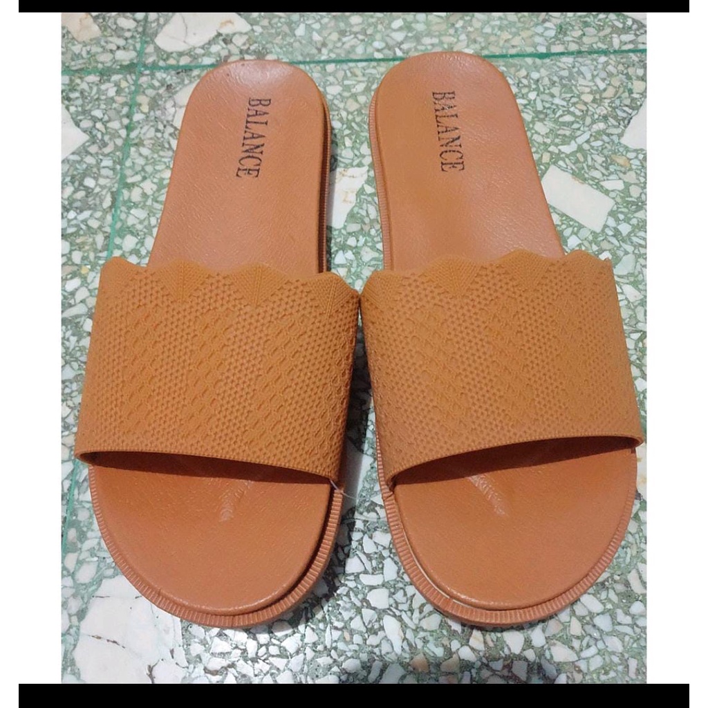 SANDAL KOREA SLOP KARET WANITA MEREK BALANCE motif polos import  956-X8D bahan elastis dan lentur ukuran (37-40) SANGAT NYAMAN DIPAKAI warna Hitam bisa COD