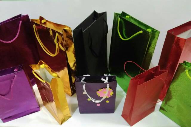 

Paperbag 22cm Ungu Glossy - Hadiah Kertas Kado