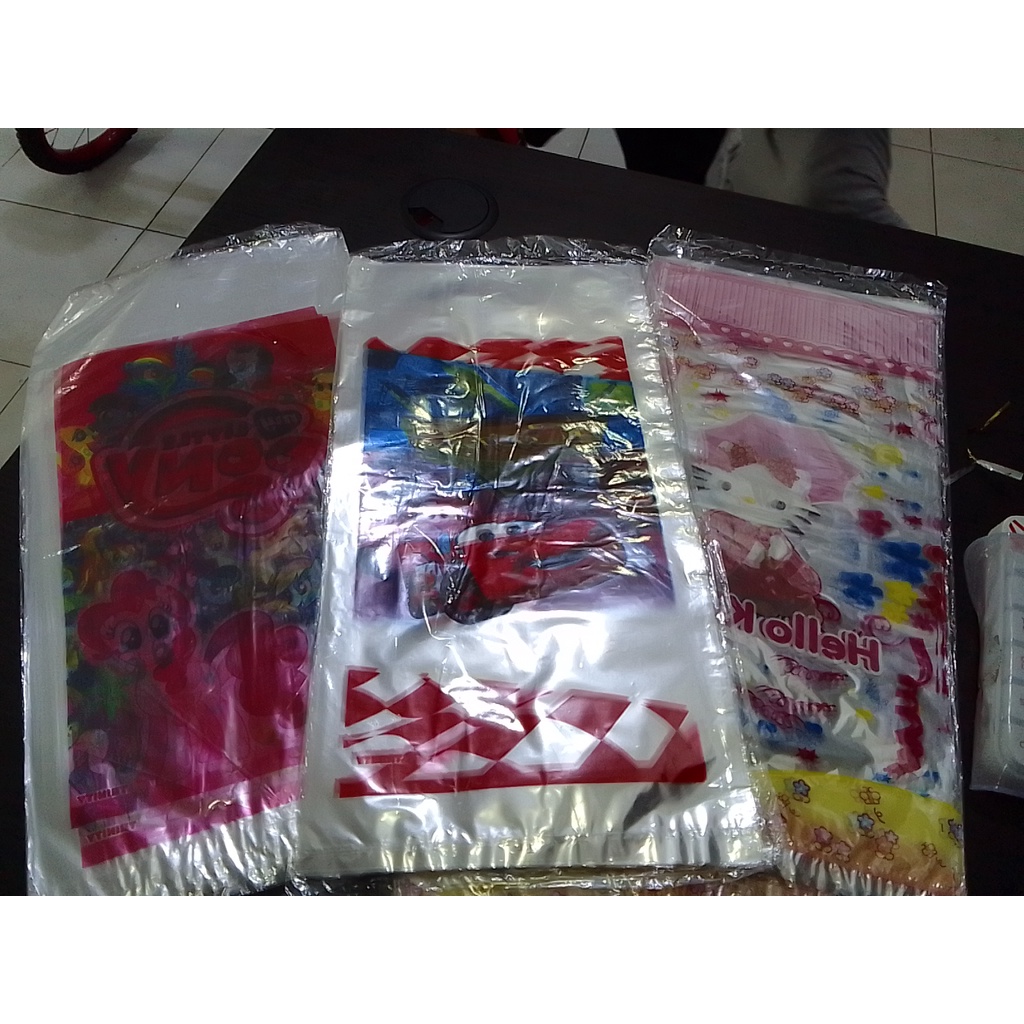 

plastik bingkisan snack ultah