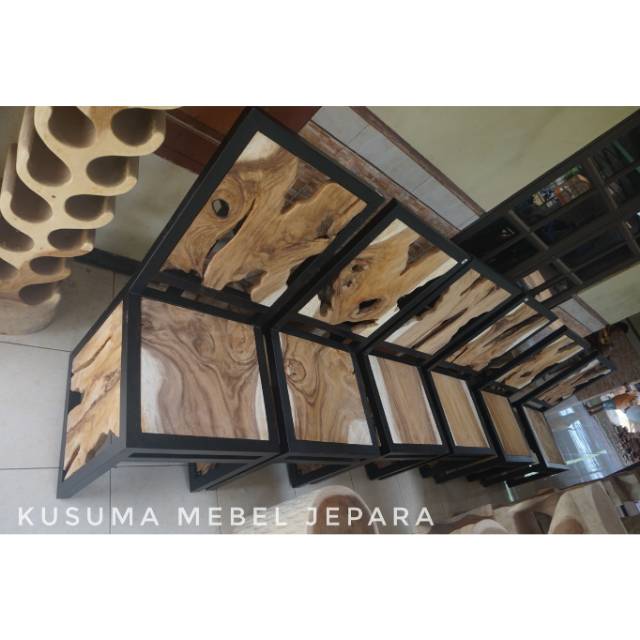 Kursi Akar Kayu Jati Tua Erosi Rangka Besi (Panjang 45cm, Tinggi 95cm)