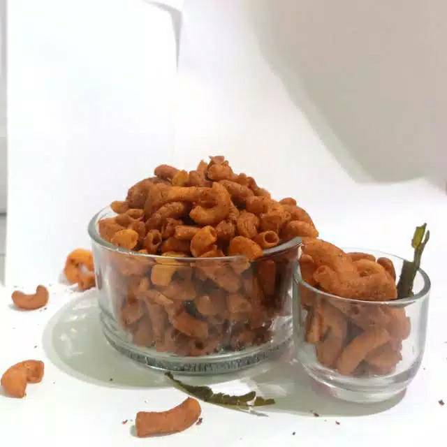 

Makaroni pedas daun jeruk
