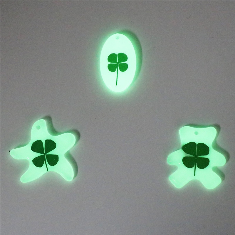 Kalung Rantai Liontin Clover Clover / Hati / Kupu-Kupu / Kuda Poni Luminous Untuk Pria / Wanita