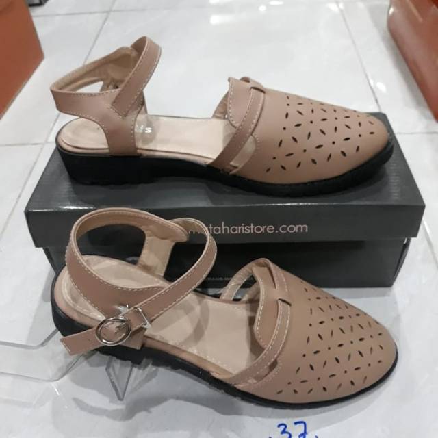 Sepatu details