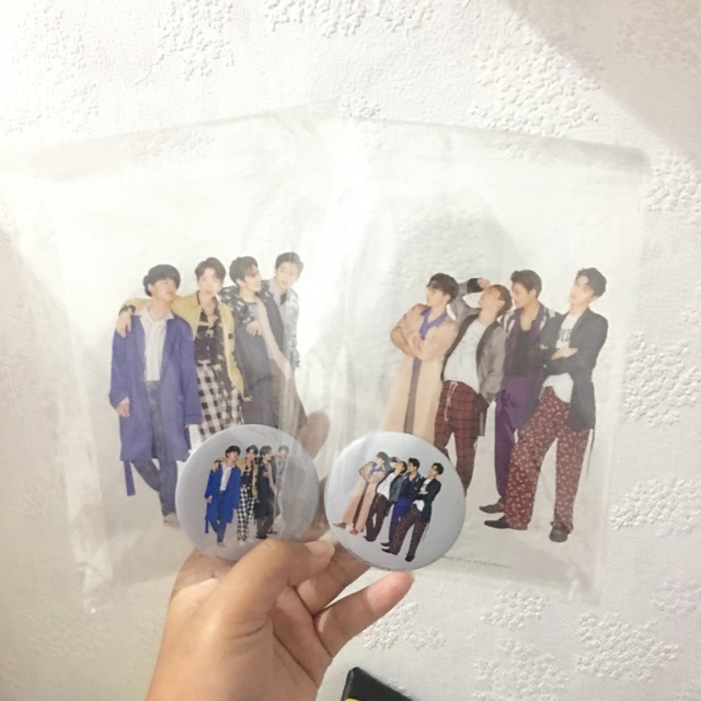 OFFICIAL SM SUM EXO Transparent pc + Tin Badge from 2018 Seasons Greetings Benefit