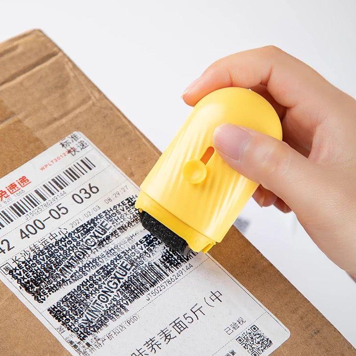 

Terlaris Stempel Roll 2in1 Cutter / Cutter Pembuka Paket Stempel Penghapus Alamat / Roller Stamp Pelindung Data Pribadi F689 이