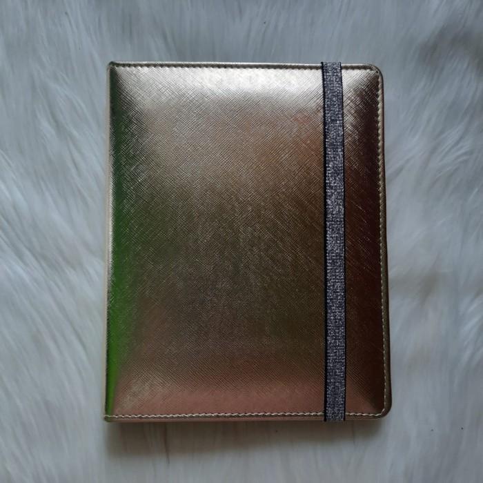 

Gia | Binder Premium Metalik Toyo Leather With Strap A5 20 Ring