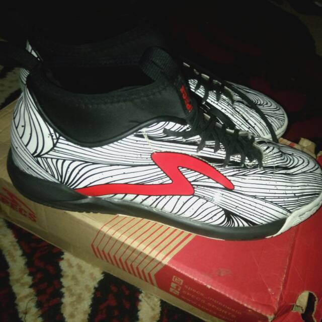 Specs barricada ultra in white/black/emperor red