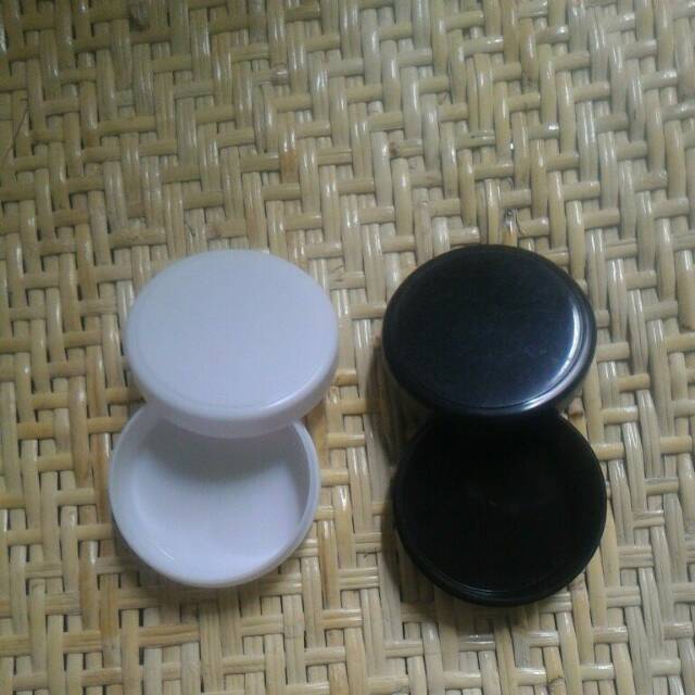 Pot lulur 50gr hitam dan putih