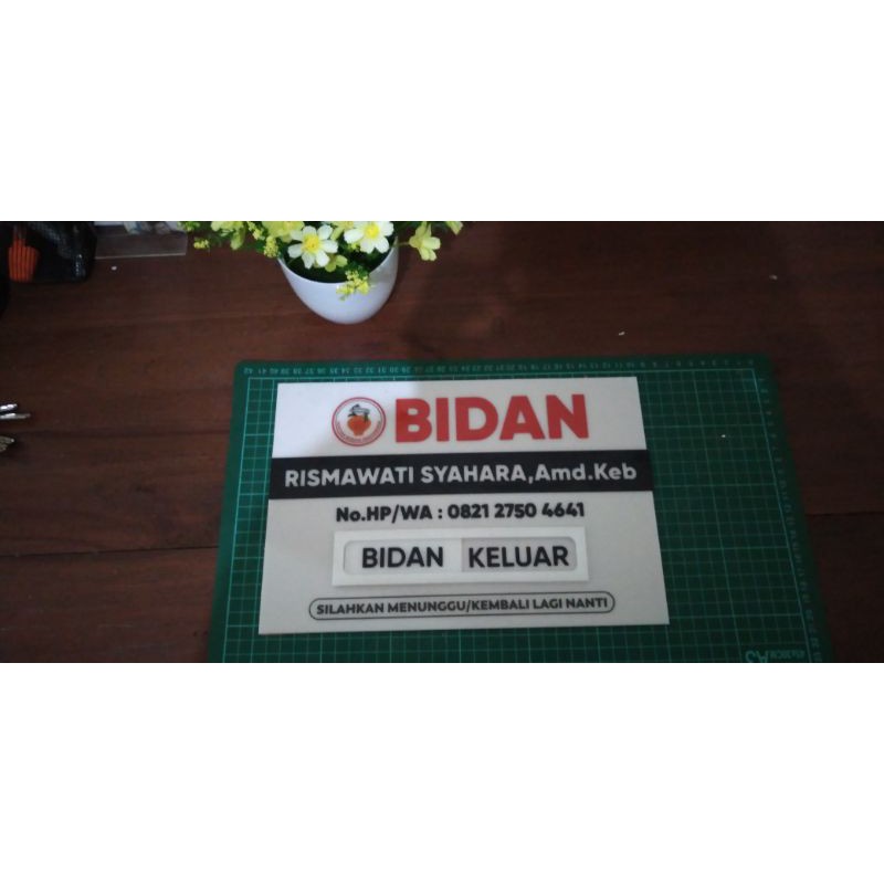 Acrylic akrilik papan bidan ( ada bidan /bidan keluar )