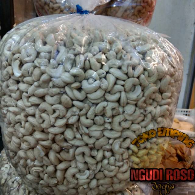

[1/2KG] KACANG METE MENTAH/ CASHEW