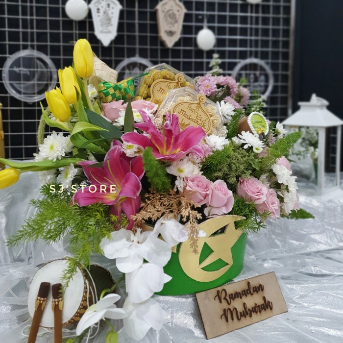 

Buket bunga lebaran hampers kue kering fresh flowers bunga segar