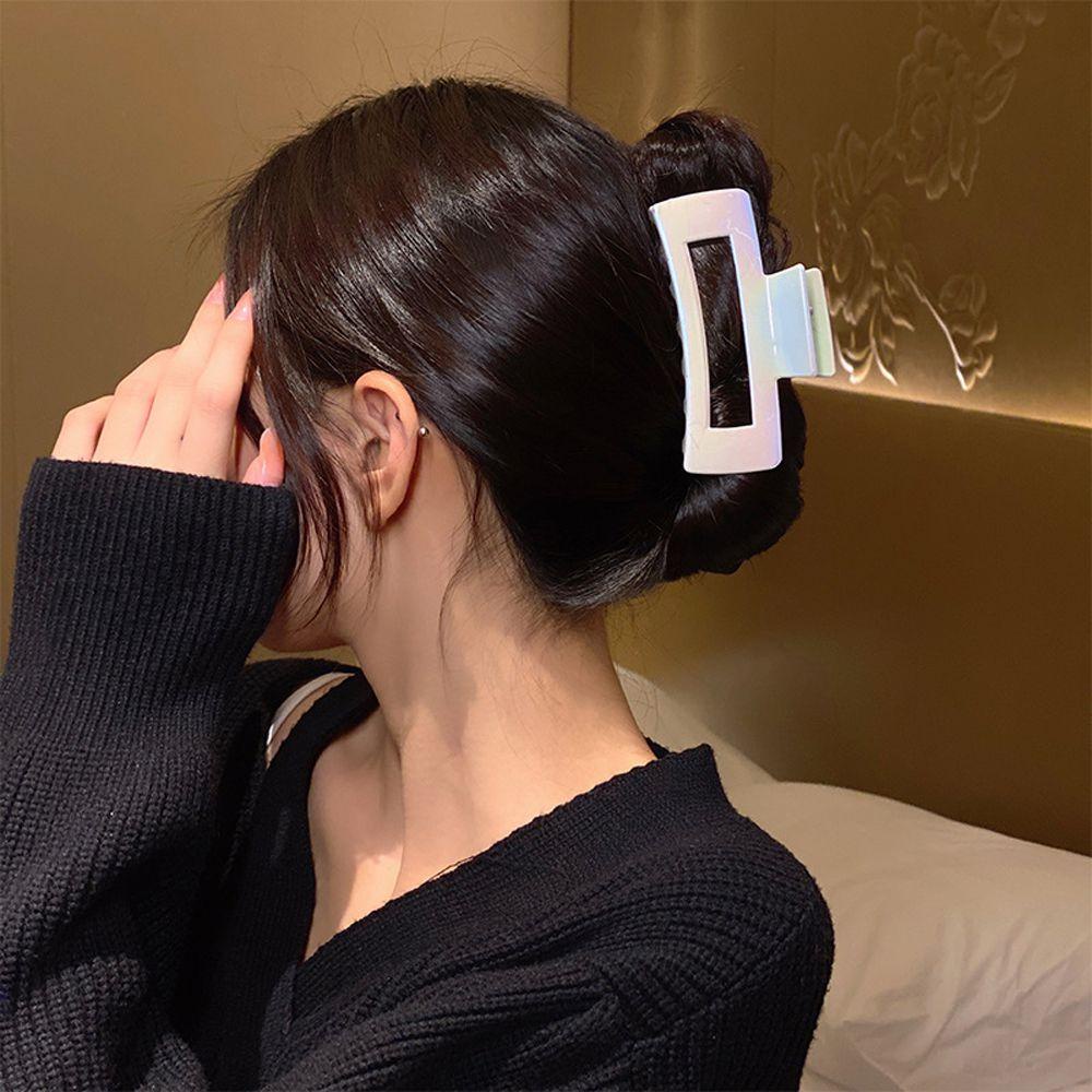 Needway Geometris Rambut Cakar Manis Retro Desain Fashion Temperamen Akrilik Mermaid Warna Laser Hiu Ambil Klip