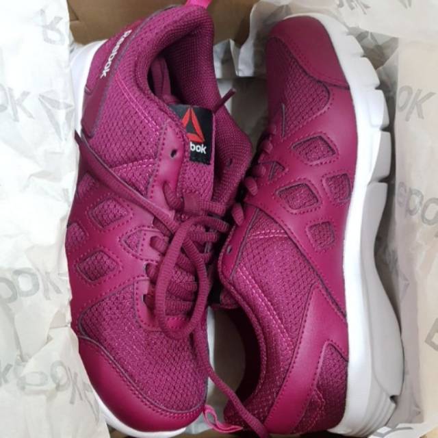 Sepatu olahraga Reebok