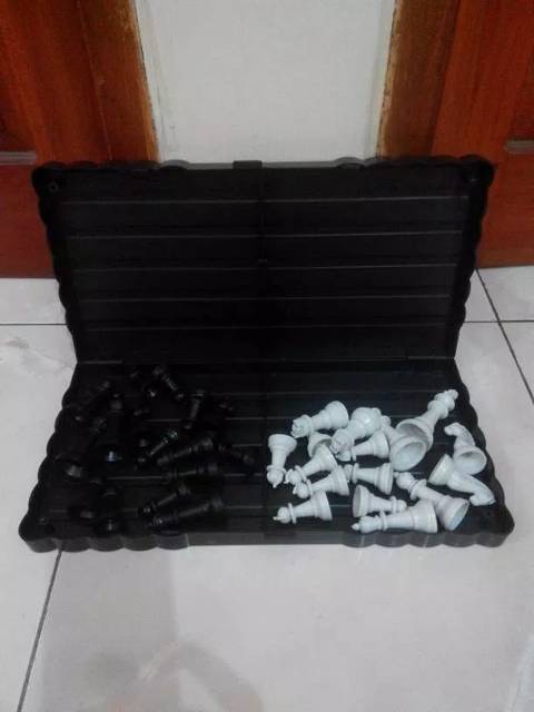 papan catur size M murah meriah ( sudah termasuk bidak )