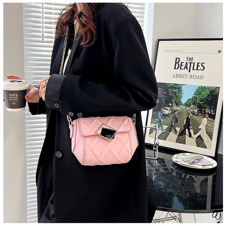 Tas Selempang Wanita Import Terbaru Korea Fashion Trend Sling Bag Chain Shoulder Bag High Quality Pu Bahan Tas Rantai Fashion Aksesoris