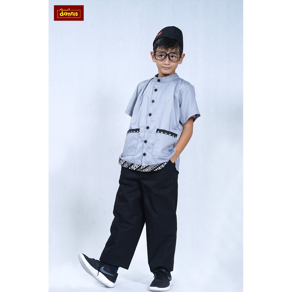 Dannis/ Koko Anak D'Monochrome