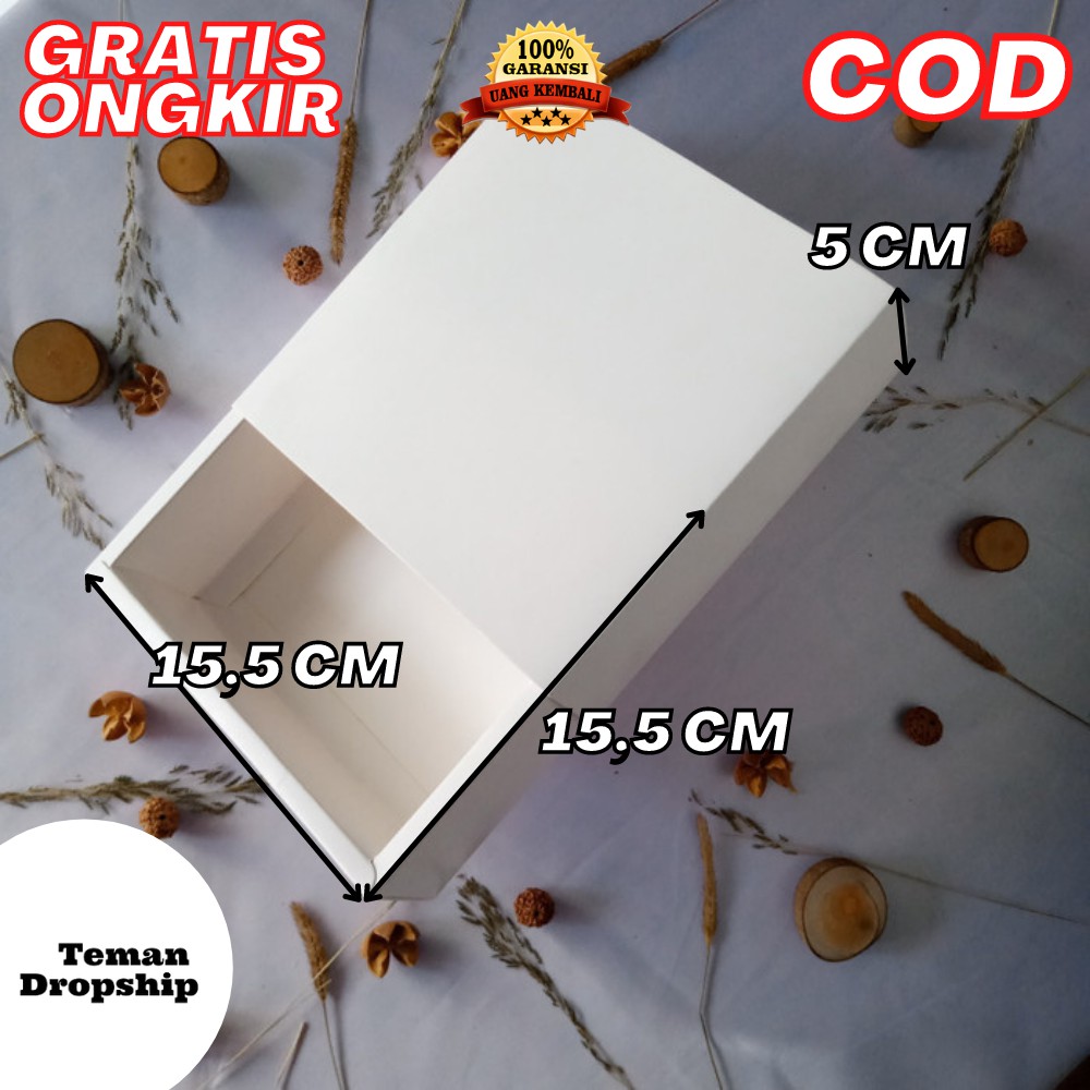 

KARDUS HAMPERS KOTAK KADO GIFT BOX KADO PACKING SOUVENIR SIZE 15,5X15,5X5CM - PUTIH