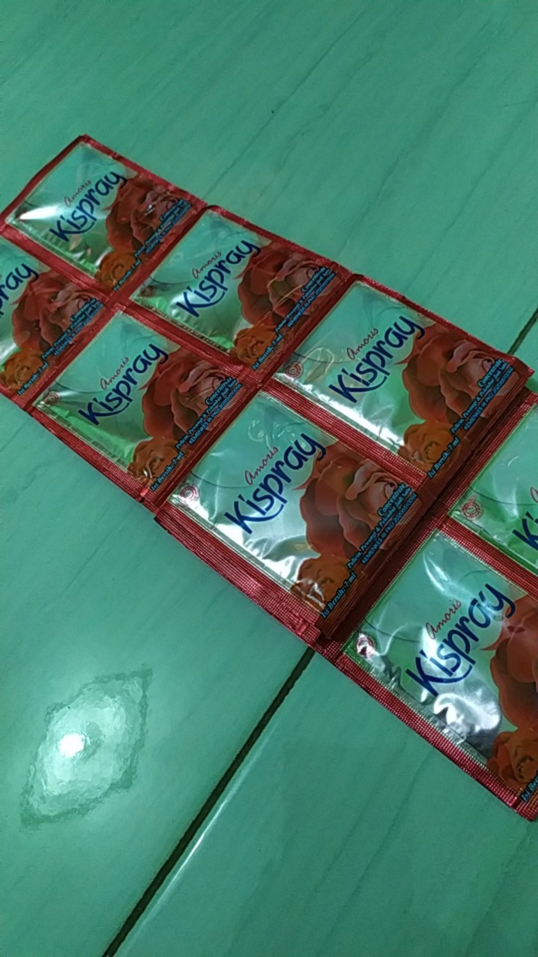 Kispray Pakaian Sachet Srenceng 12 Pcs X 7 Ml