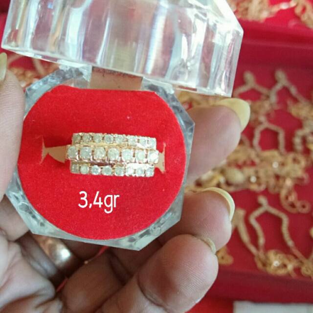 Berlian medan cincin baris 3 tingkat