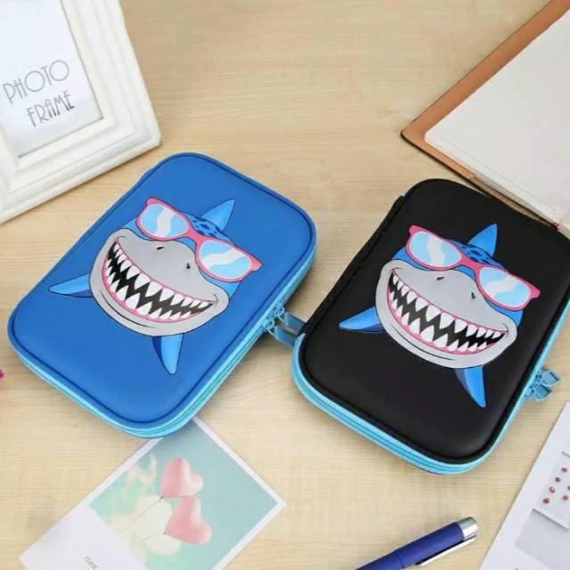

KOTAK PENSIL SMIGGLE LOOK ALIKE