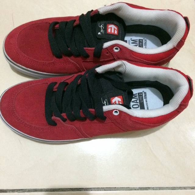 Sepatu Casual Skate Etnies Bahan Suede Warna Merah Kualitas Grade Ori