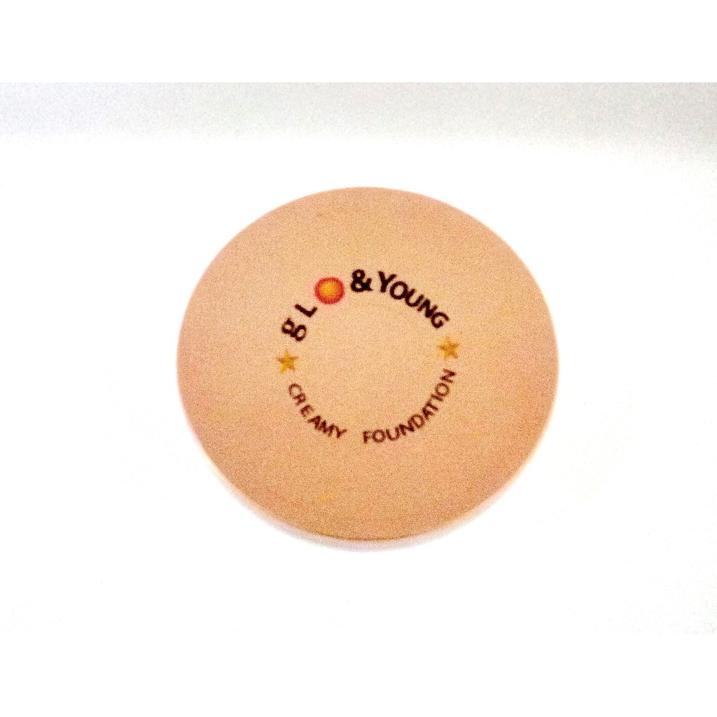 Liz SkinCare Bedak Glo & Young Creamy Foundation