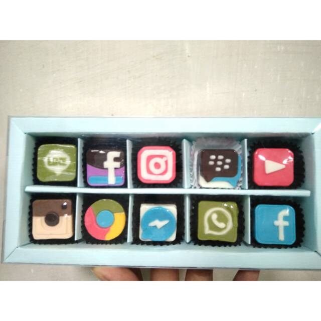 

Cokelat karakter Sosmed