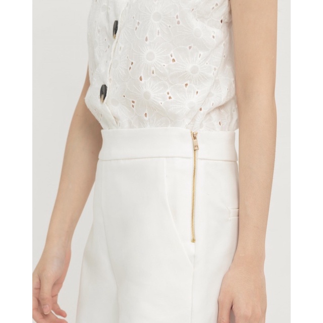 Preloved like new 3Mongkis White Short Pants / Celana Pendek Putih