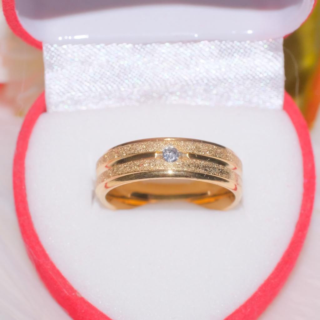 Cincin Kawin dan Tunangan Pasir Anti Alergi Lapis Emas gratis kotak