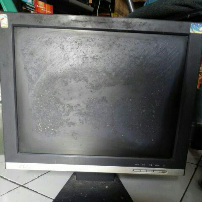 monitor kotak 17in merek aoc,minus berjamur