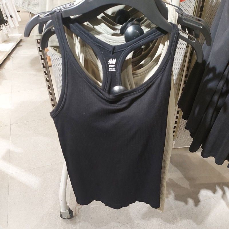 H&M WOMAN SLEEVELESS SPORT BRA