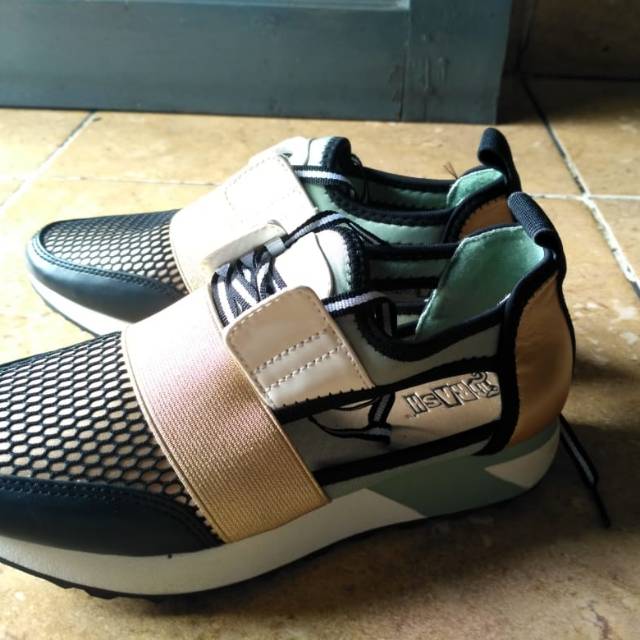 Preloved sepatu payless