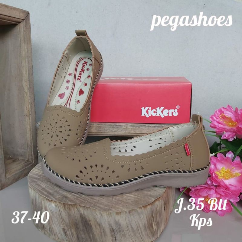 sepatu kickers wanita