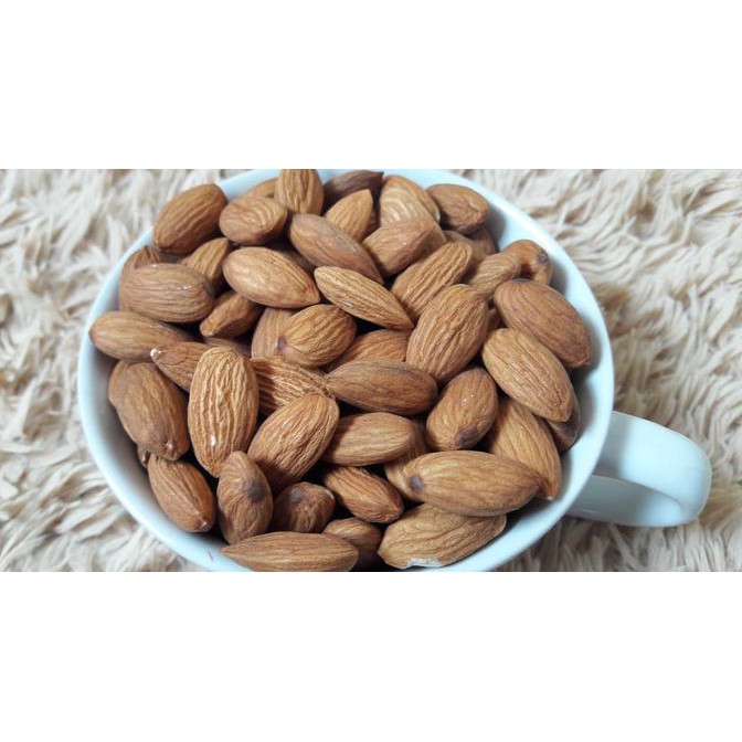 

Natural Almond 1 Kg Whole RAW \u002F Mentah kulit ari \u002F kacang almon 1000gr